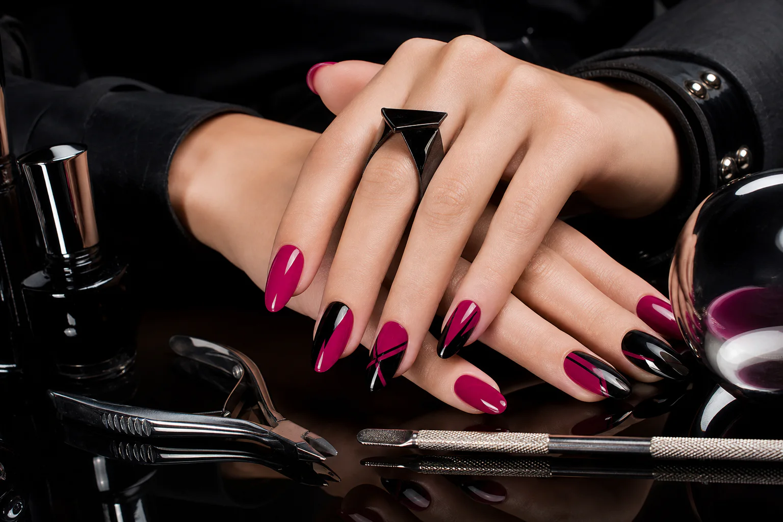 Statement nail art
